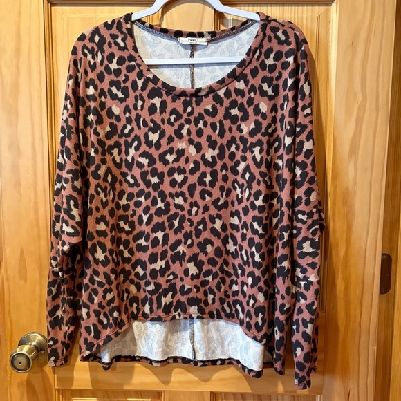 NVIU animal print hi-low pullover round neck long sleeve top size M used - Picture 1 of 8